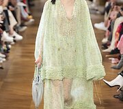 &bdquo;Stella McCartney&ldquo; 2019 m. pavasario ir vasaros kolekcijos modelis