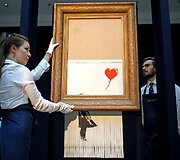 Po pardavimo aukcione supjaustytas Banksy darbas