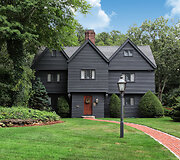 Parduodamos Salemo raganų namų replikos