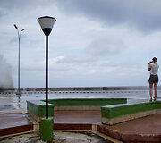 Bangas fotografuojantis turistas Havanoje