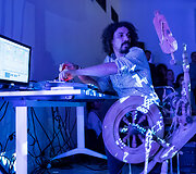 Klaipėdoje vyko &bdquo;Elektroninių sutartinių&ldquo; performansas
