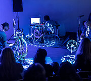 Klaipėdoje vyko &bdquo;Elektroninių sutartinių&ldquo; performansas