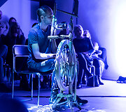 Klaipėdoje vyko &bdquo;Elektroninių sutartinių&ldquo; performansas