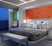 Menininko Damieno Hirsto kurtas brangiausio Las Vegaso vie&scaron;bučio kambario interjeras
