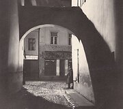 Bernardinų gatvė naktį 1915 metais