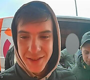 Ie&scaron;komi jaunuoliai