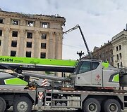 Ugniagesiai gelbėtojai &scaron;alina Rusijos ap&scaron;audymų padarinius