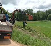 Pasvirę elektros stulpai Rusakalnio kaime