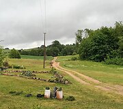 Pasvirę elektros stulpai Rusakalnio kaime