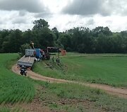 Pasvirę elektros stulpai Rusakalnio kaime