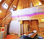 Vaikystės namas perstatytas į modernią zen &scaron;ventovę Japonijos kaime ie&scaron;ko pirkėjų 