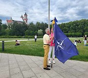 &bdquo;Keliu vėliavą už Ukrainą NATO&ldquo; maratono dalyvių pasitikimas Luki&scaron;kių aik&scaron;tėje
