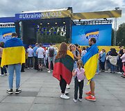 &bdquo;Keliu vėliavą už Ukrainą NATO&ldquo; maratono dalyvių pasitikimas Luki&scaron;kių aik&scaron;tėje