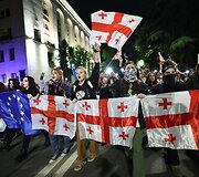 Sakartvele tęsiasi protestai prie&scaron; &bdquo;užsienio įtakos&ldquo; įstatymą