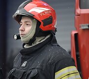 Lietuvos ugniagesiai gelbėtojai Tylos minute pagerbė žuvusio kolegos Rolando Venslauskio atminimą