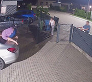 Į kaimynų kiemą įsibrovęs vyras ėmė niokoti kauniečių &scaron;eimos turtą