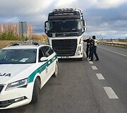 Reido metu pareigūnai tikrino stambiagabaričių automobilių vairuotojus