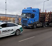 Reido metu pareigūnai tikrino stambiagabaričių automobilių vairuotojus