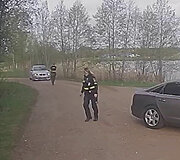 Pareigūnas panaudojo tarnybinį ginklą &ndash; &scaron;ovė į automobilį  