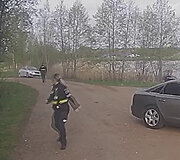 Pareigūnas panaudojo tarnybinį ginklą &ndash; &scaron;ovė į automobilį  