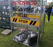 Konteinerio krata Kaune: paai&scaron;kėjo, ar kauniečiai moka rū&scaron;iuoti plastiką