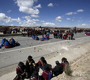 Bolivijos gyventojai protestuoja dėl geresnio susisiekimo keliais