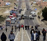 Bolivijos gyventojai protestuoja dėl geresnio susisiekimo keliais