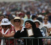 Tūkstančiai katalikų Fatimos aprei&scaron;kimo metinių mi&scaron;iose Portugalijoje