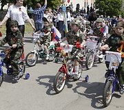 Vaikų kariuomenės paradas Rostove prie Dono