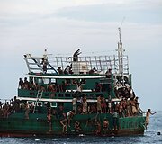 Prie Tailando krantų pastebėtas dreifuojantis laivas pilnas nelegalių imigrantų