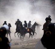 Peru policija vaiko neteisėtai žemę pasisavinusius gyventojus