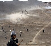 Peru policija vaiko neteisėtai žemę pasisavinusius gyventojus