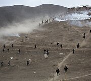 Peru policija vaiko neteisėtai žemę pasisavinusius gyventojus