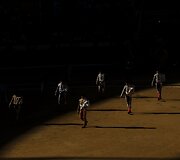 Matadorai eina per koridos areną Ispanijoje