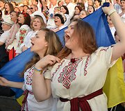 Ukrainiečiai tradiciniais rūbais demonstravo vienybę Kijevo gatvėse