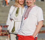 Ukrainiečiai tradiciniais rūbais demonstravo vienybę Kijevo gatvėse
