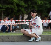 Ukrainiečiai tradiciniais rūbais demonstravo vienybę Kijevo gatvėse