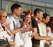 Ukrainiečiai tradiciniais rūbais demonstravo vienybę Kijevo gatvėse