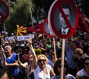 Makedoniečiai protestuose reikalauja ministro pirmininko atsistatydinimo