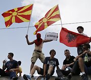 Makedoniečiai protestuose reikalauja ministro pirmininko atsistatydinimo