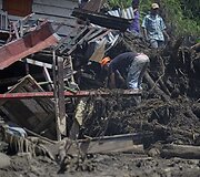 Kolumbijoje nuslinkusi purvo nuo&scaron;liauža palaidojo bent 61 žmogų, 37 sužeisti