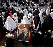 Masinė vestuvių ceremonija Palestinoje, kurias finansavo Turkijos valdžia ir &bdquo;Hamas&ldquo; rėmėjai