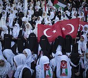 Masinė vestuvių ceremonija Palestinoje, kurias finansavo Turkijos valdžia ir &bdquo;Hamas&ldquo; rėmėjai