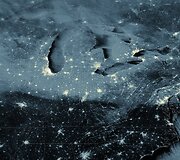 Sniegu ir debesimis nuklotas plotas nuo Didžiųjų ežerų iki Atlanto pakrantės JAV