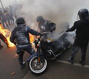 Surengtos demonstracijos prie&scaron; 8 mėnesius Meksikoje dingusiems studentams atminti