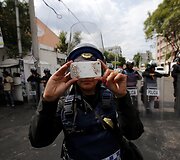 Surengtos demonstracijos prie&scaron; 8 mėnesius Meksikoje dingusiems studentams atminti