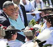 Merkel surengė Obamai liaudi&scaron;ką sutikimą su alumi ir &bdquo;umpapa&ldquo; muzika