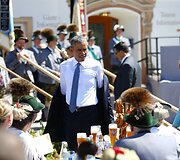 Merkel surengė Obamai liaudi&scaron;ką sutikimą su alumi ir &bdquo;umpapa&ldquo; muzika