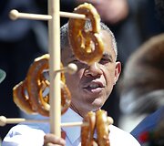 Merkel surengė Obamai liaudi&scaron;ką sutikimą su alumi ir &bdquo;umpapa&ldquo; muzika