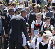 Merkel surengė Obamai liaudi&scaron;ką sutikimą su alumi ir &bdquo;umpapa&ldquo; muzika